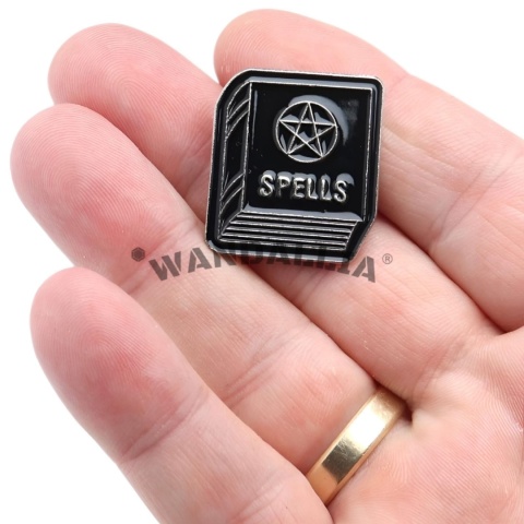 WANDALLIA Pin Halloween Książka Pentagram Magia Okultyzm Spirytyzm WANDALLIA Pin Halloween Książka Pentagram Magia Okultyzm Spirytyzm